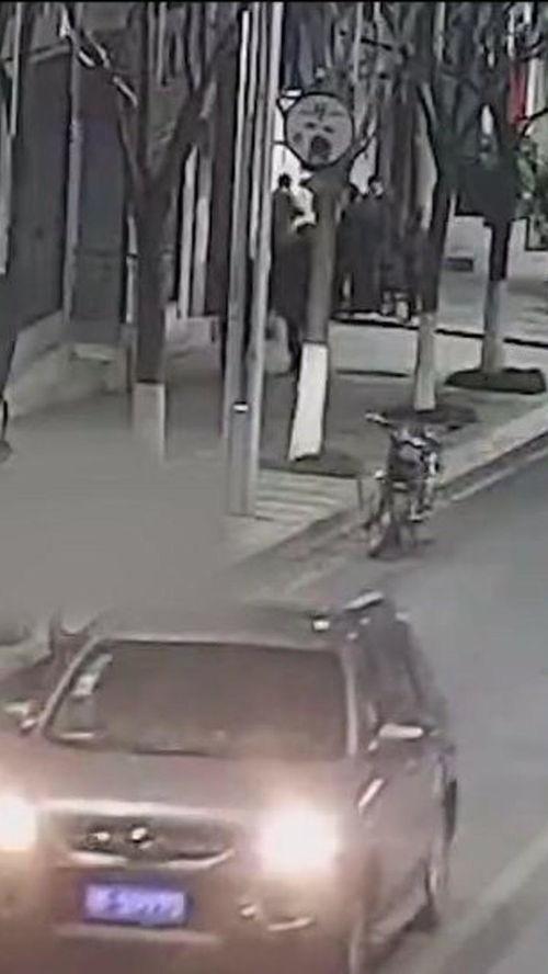 吃瓜群众围观看热闹素材,吃瓜群众共赏热闹瞬间