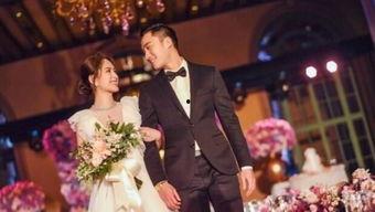 新郎亲吻新娘吃瓜群众是真的吗,吃瓜群众见证甜蜜瞬间